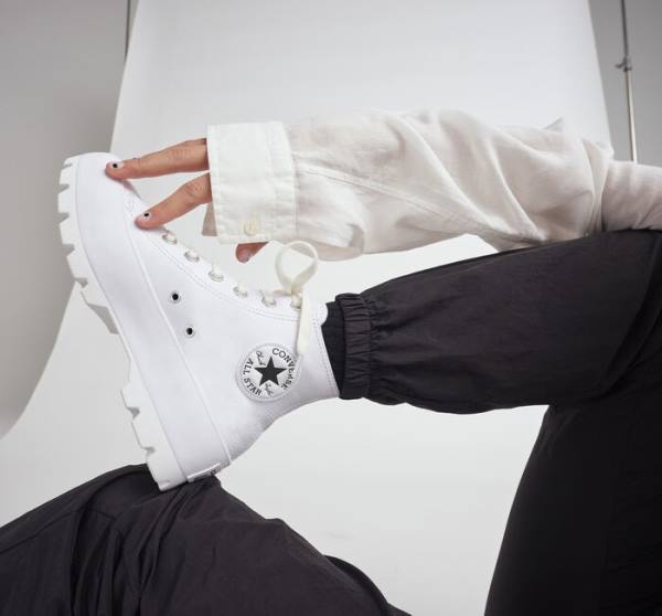 Women's Converse Chuck Taylor All Star Lugged Leather High Tops Shoes White / Black / White | CV-072ZJL